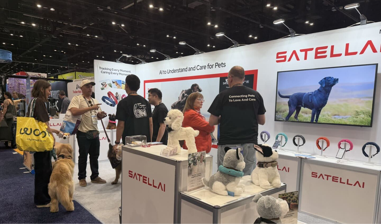SATELLAI booth at Global Pet Expo 2026 in Orlando, Florida, showcasing smart pet GPS collars and AI-powered health monitoring products.